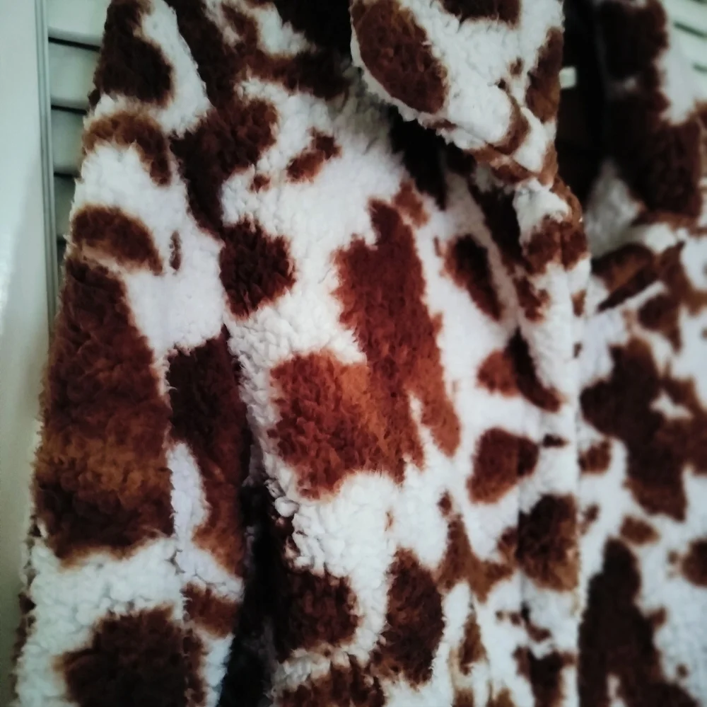 Millibon Women's Cow Print Teddy Jacket Very Soft Size Medium - Picture 3 of 8